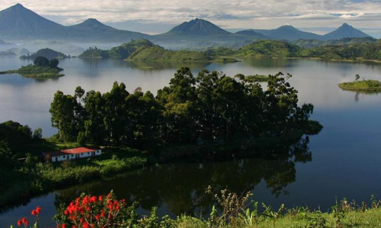 Discover Lake Mutanda