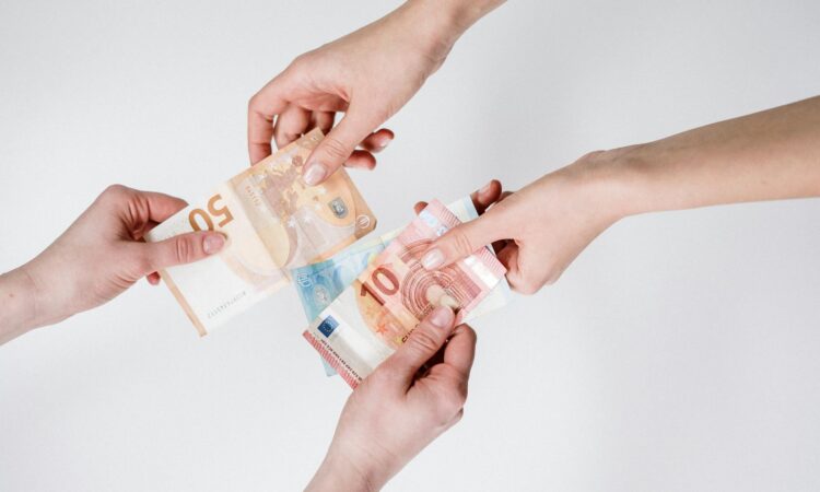 Money Exchange in Uganda - A Traveler's Guide to Currency Exchange Rates & Best Practices